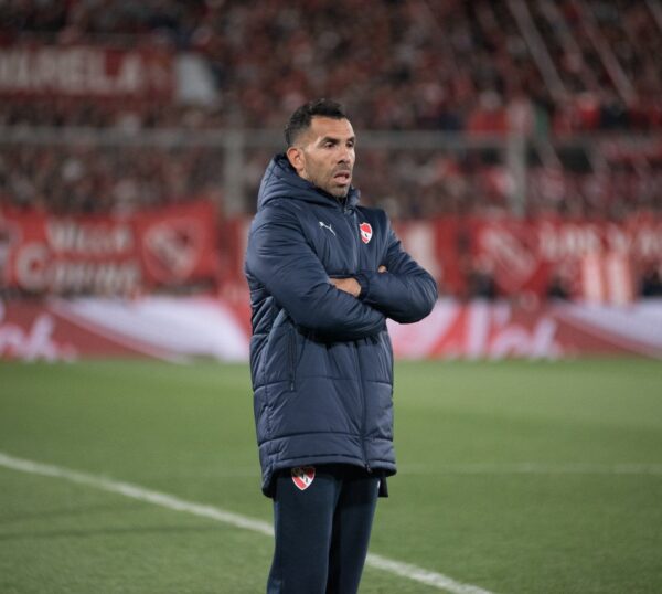 Momente paniku për Karlos Tevez, bie pa ndjenja në tualet dhe pëson lëndim me 10 qepje në kokë