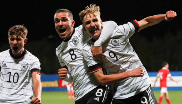 Sylvinho “peshkon” në Bundesligë, cili është talenti i radhës që pritet t’i bashkohet Kombëtares