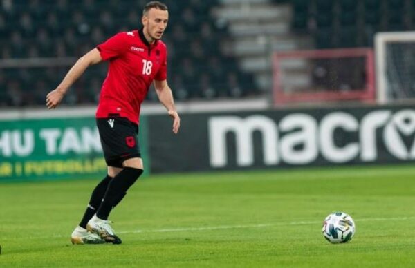 Mbrojtësi i Kombëtares refuzon ofertën e skuadrës së Mario Mitajt, vendos të qëndrojë në Serinë A