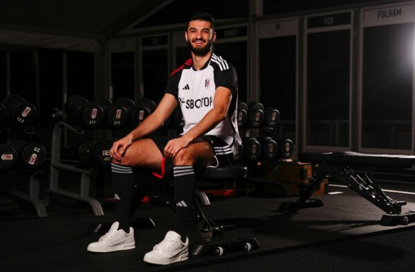 ZYRTARE/ Armando Broja prezantohet tek Fulhem, ja numri që do të mbajë sulmuesi i Kombëtares kuqezi