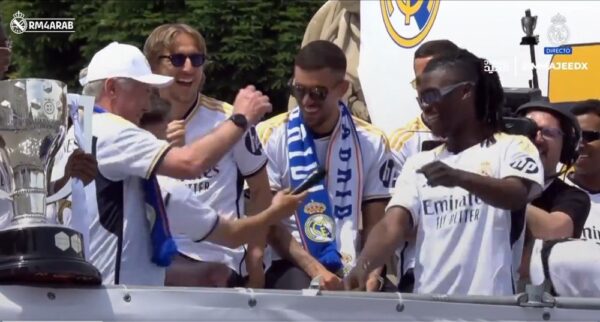 VIDEO/ “Kam një ëndërr, dëshiroj të kërcej me Kamavingën”, Karlo Ançeloti dhuron “show” në festën e titullit të Realit