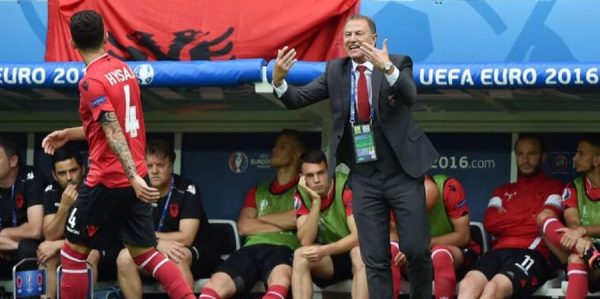 “Shqipëria të provojë të jashtëzakonshme ndaj Spanjës”, De Biasi në mbrojtje të Hysajt: Ishte veprim instiktiv, lë zemrën në fushë