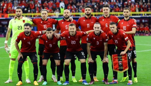 Hysaj rifiton formacionin, Sylvinho konfirmon 2 ndryshime për Spanjën