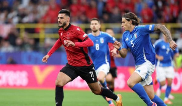 Shkëlqeu me kombëtaren në Europian, Real Madrid “shënjestron” 22 vjeçarin