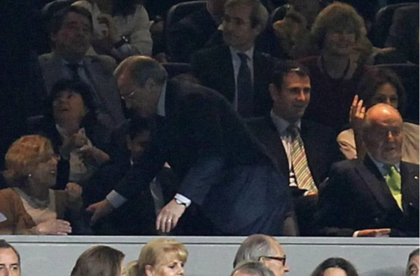 “Luan si një djalë 20-vjeçar”! Perezi i mahnitur, 70.000 tifozë të Realit u ngritën në këmbë për Modriç që shkroi dje historinë në Champions League