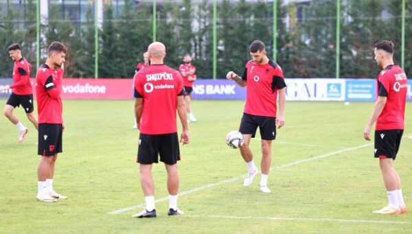 NATIONS LEAAGUE/ Kombëtarja mbyll përgatitjet në “Shtëpinë e Futbollit”, ekipi i plotë drejt Prgës