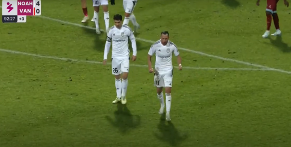 Spektakolar në Armeni por “i dubluar” në Europë, Erald Çinari spektator nga stoli kundër Rapidit