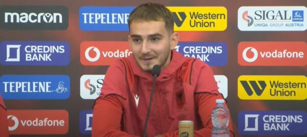 Pezullimi i Adrion Pajazitit, mesfushori 19-vjeçar nga tribuna në… stol