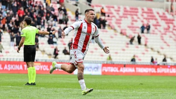 Shënoi dopietë në ndeshjen e parë pas dëmtimit, Rey Mana: I lumtur që u riktheva dhe ndihmova ekipin