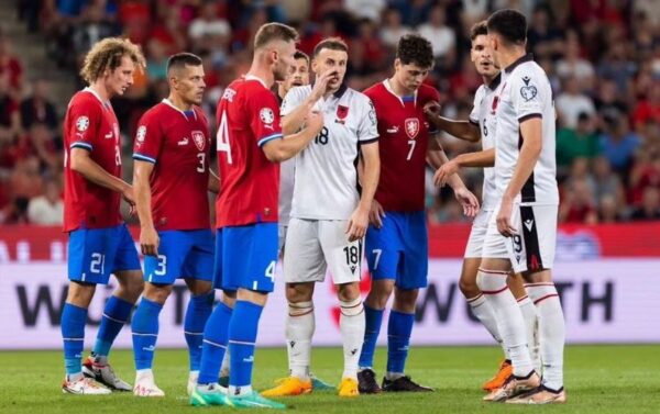 “Dhëmbë për dhëmbë” në “Epet Arena”, bastet thonë “fjalën” e tyre për duelin Çeki – Shqipëri