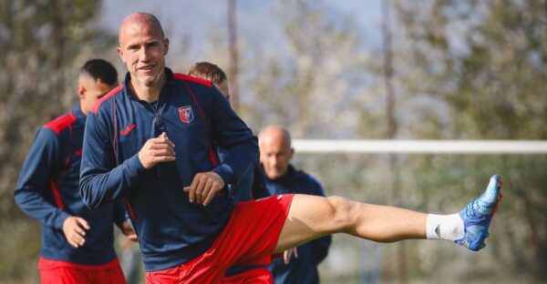 Te Vllaznia të gjithë “sy e veshë” nga Bekim Balaj, kapiteni rrezikon sfidën me Partizanin