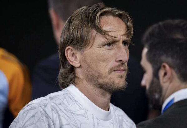 “Ky bastard i vogël”! Gazetari tregon arsyen se përse Luka Modric luan ende te Real Madridi: Nuk kanë lidhje as 547 ndeshjet dhe as 27 trofetë e fituara…