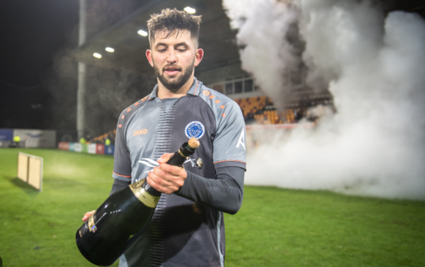 Ekipi i tij mposhtet me përmbysje, por Herdi Prenga bën paraqitje solide në Letoni