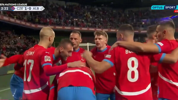 LIVE, Çeki-Shqipëri/ Ndeshja nis 1-0 për çekët, kuqezinjtë e pësojnë që në minutën e 3-të (VIDEO)
