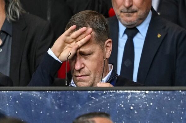 Drejtori sportiv i Bajernit kapet me gazetarët pas ndeshjes: Mos keni gjë liçencë trajneri?