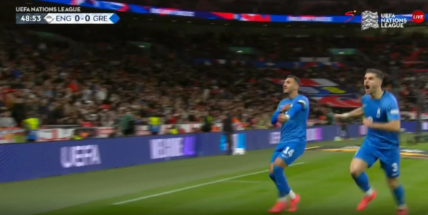 Greqia në avantazh ndaj Anglisë, vjen goli në fillim të pjesës së dytë