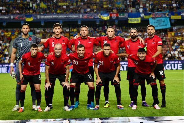 Risi në Kombëtare, Sylvinho piketon mesfushorin që luan në Danimarkë: Konkurrencë për Asllanin dhe Ramadanin