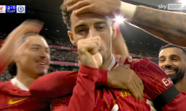 VIDEO/ Liverpuli nuk e lëshon vendin e parë, shuan festën e Çelsit brenda dy minutave dhe merr tre pikët