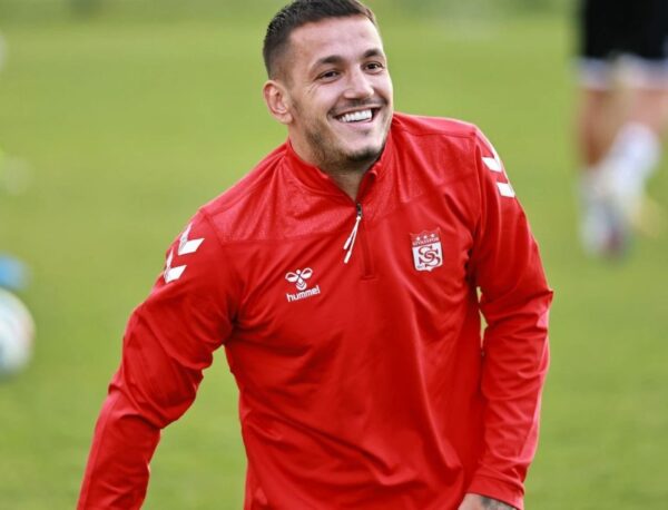 Mungoi për Shqipërinë, Manaj rishfaqet në stërvitje