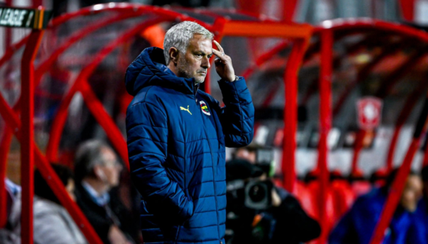 VIDEO/ Fenerbahçen e Murinjos ndal Tventja, turqit godasin vetëm 2 herë portën