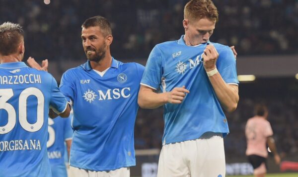 Napoli me start të furishëm, McTominay realizon ndaj Comos pas 25 sekondave lojë