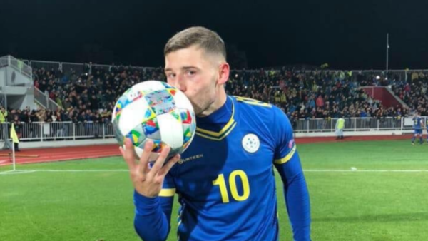 Reagim i fuqishëm nga Arbër Zeneli: Kurrë s’kam pas dëshirë me fol keq për kombëtaren, për Kosovën kam lujtë me zemër