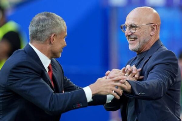 Shpalli Spanjën kampione dhe paguhet njëlloj sa Silvinjo, De La Fuente po pret ende t’i rrisin rrogën