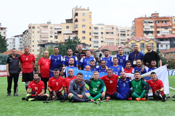 Futbolli për të gjithë/ Ul siparin turneu ballkanik i të amputuarve, Turqia shpallet ekipi kampion