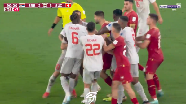 Xhaka hyn në fushë nga minuta e parë në Serbi, do të prijë Zvicrën me shiritin e kapitenit në krahë