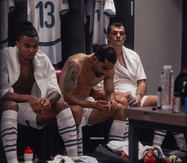 I zhytur në mendime dhe nuk foli për disa minuta, kështu e përjetoi Granit Xhaka humbjen kundër Serbisë