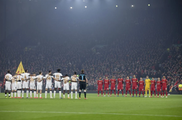 Tifozët e Bayer Leverkusen zbulojnë “sekretin e errët” të Anfield Road? Pretendojnë se nuk është real zëri i tifozëve të Liverpool në stadium